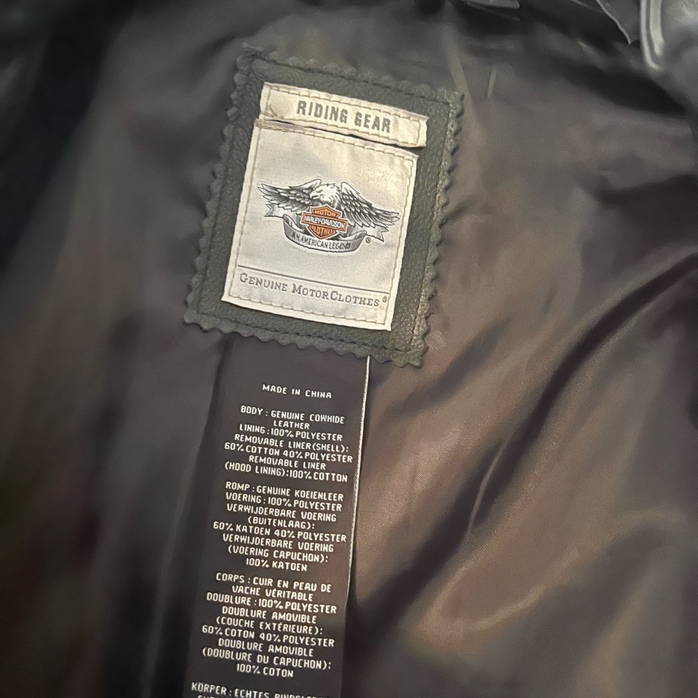 Authentic woman’s Harley Davidson black leather jacket. Excellent condition.